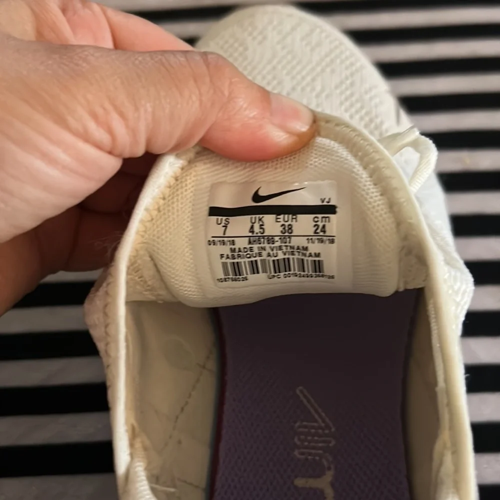 Nike Air Max 270 - Picture 4 of 6